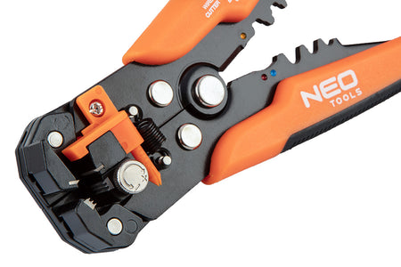 Kliešte na konektory a odizolovanie 200 mm od NEO TOOLS nájdeš na naravis.sk