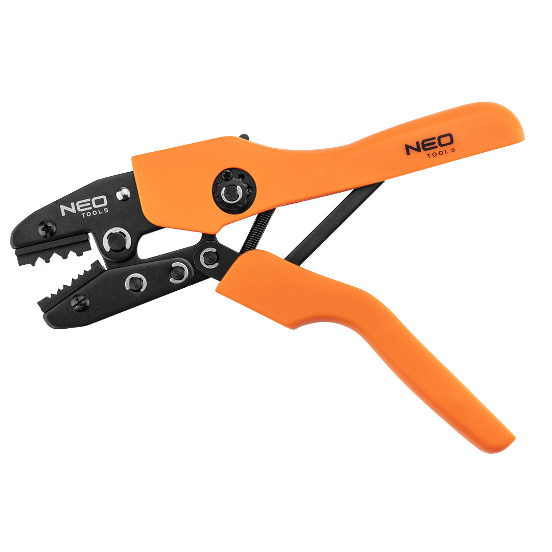Lisovacie kliešte na fotovoltaické konektory MC3 od NEO TOOLS nájdeš na naravis.sk
