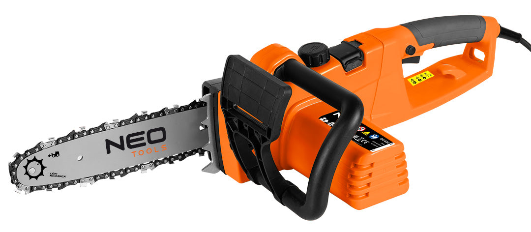Záhradné náradie 2 v 1 s predlžovacím ramenom: reťazová píla 750 W 250 mm + nožnice na živý plot 550 W 460 mm od NEO TOOLS nájdeš na naravis.sk