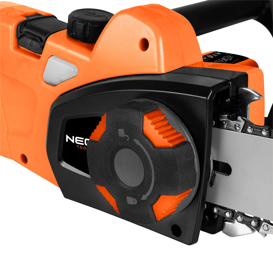 Záhradné náradie 2 v 1 s predlžovacím ramenom: reťazová píla 750 W 250 mm + nožnice na živý plot 550 W 460 mm od NEO TOOLS nájdeš na naravis.sk
