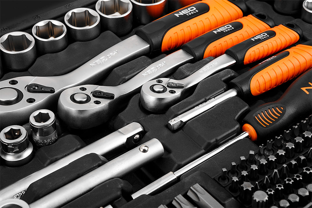 Sada nástrčných kľúčov 1/2", 3/8", 1/4", 300 ks. , saténová farba od NEO TOOLS nájdeš na naravis.sk
