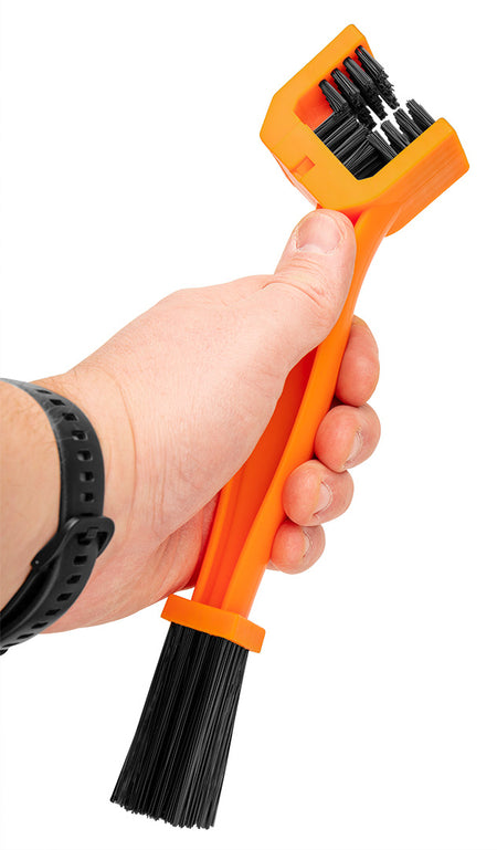 Nylonová kefa na čistenie reťaze od NEO TOOLS nájdeš na naravis.sk
