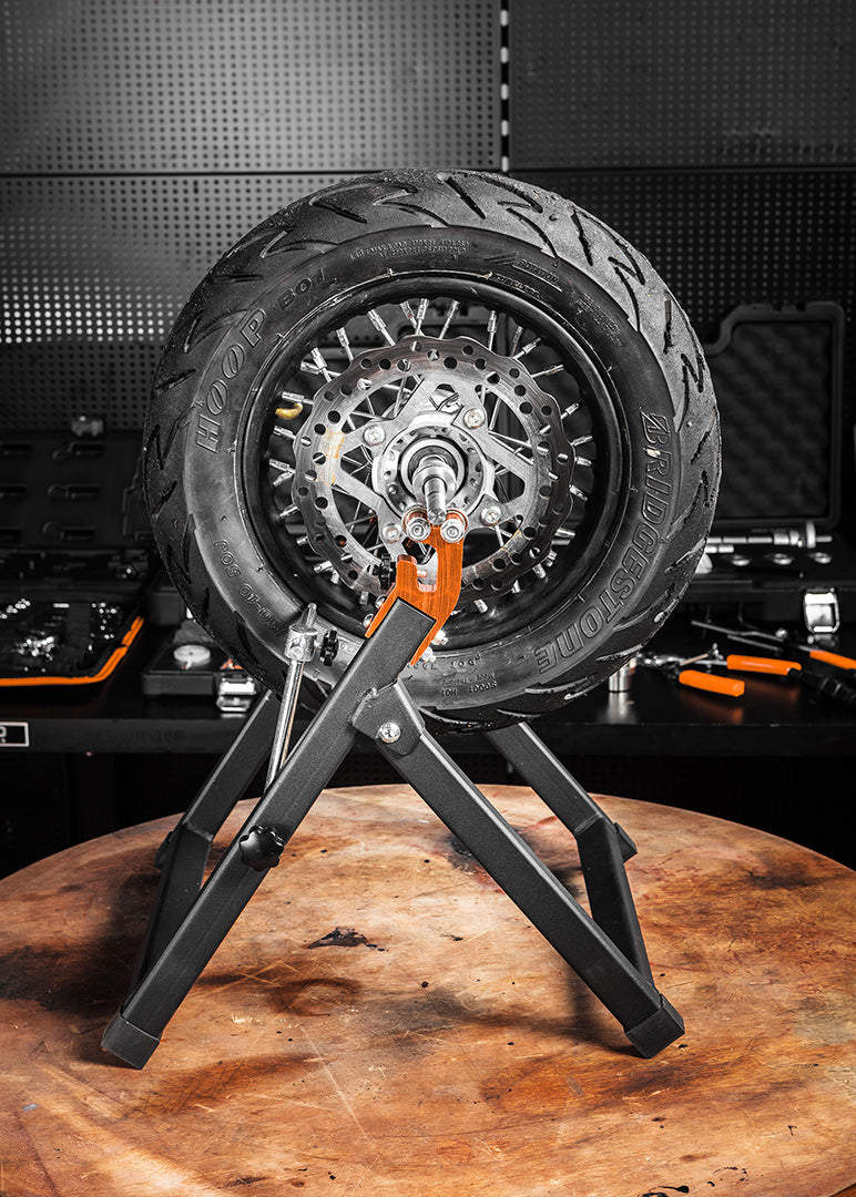 Statická vyvažovačka kolies motocykla od NEO TOOLS nájdeš na naravis.sk