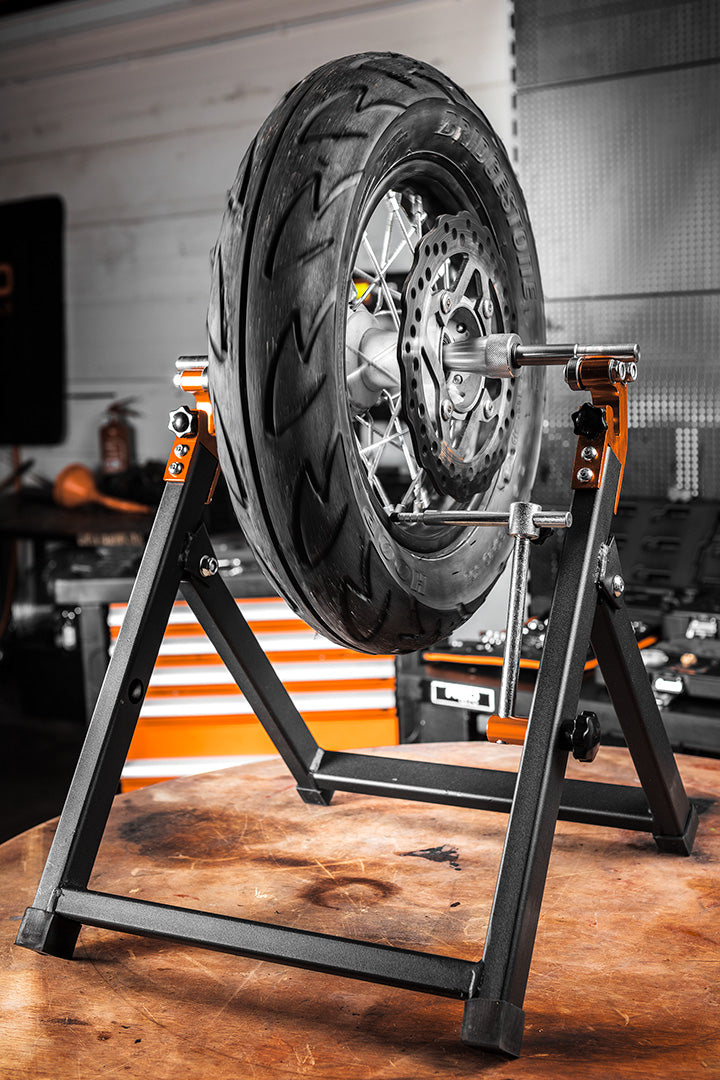 Statická vyvažovačka kolies motocykla od NEO TOOLS nájdeš na naravis.sk