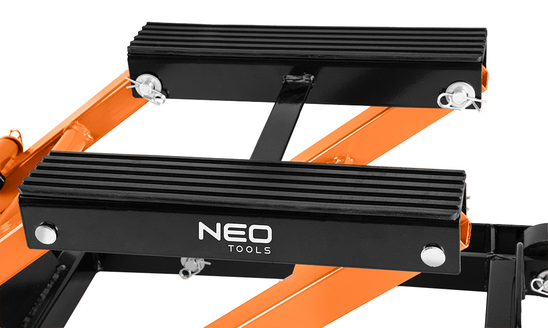 Mobilný hydraulický zdvihák pre štvorkolky a motocykle. Nosnosť 680 kg od NEO TOOLS nájdeš na naravis.sk