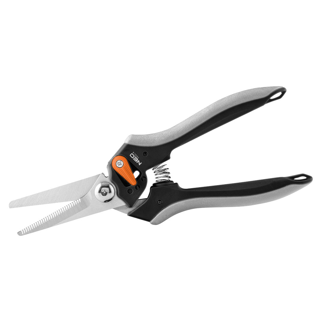 Viacúčelové záhradné nožnice 210 mm, dosah do 6 mm, nastaviteľná vzdialenosť od NEO TOOLS nájdeš na naravis.sk