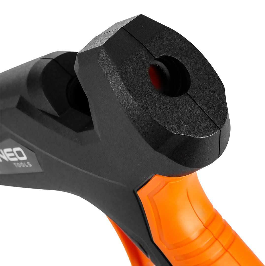Súprava: lepiaca pištoľ 11 mm, 60/100W, 12 lepiacich náplní, 3 chrániče na prsty, látkové puzdro od NEO TOOLS nájdeš na naravis.sk