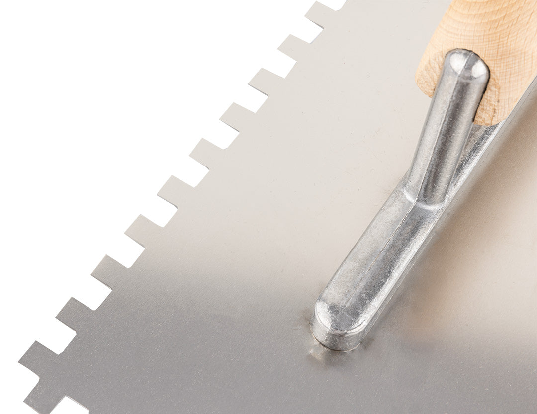 Hladidlo so zubami, 270 x 128 mm, zub 6 x 6 x 6 mm, drevená rukoväť od NEO TOOLS nájdeš na naravis.sk