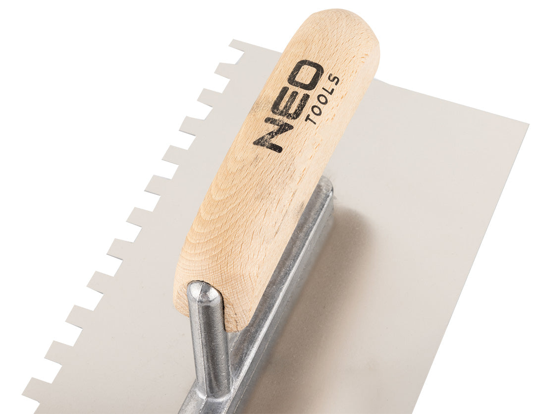 Hladidlo so zubami, 270 x 128 mm, zub 8 x 8 x 8 mm, drevená rukoväť od NEO TOOLS nájdeš na naravis.sk