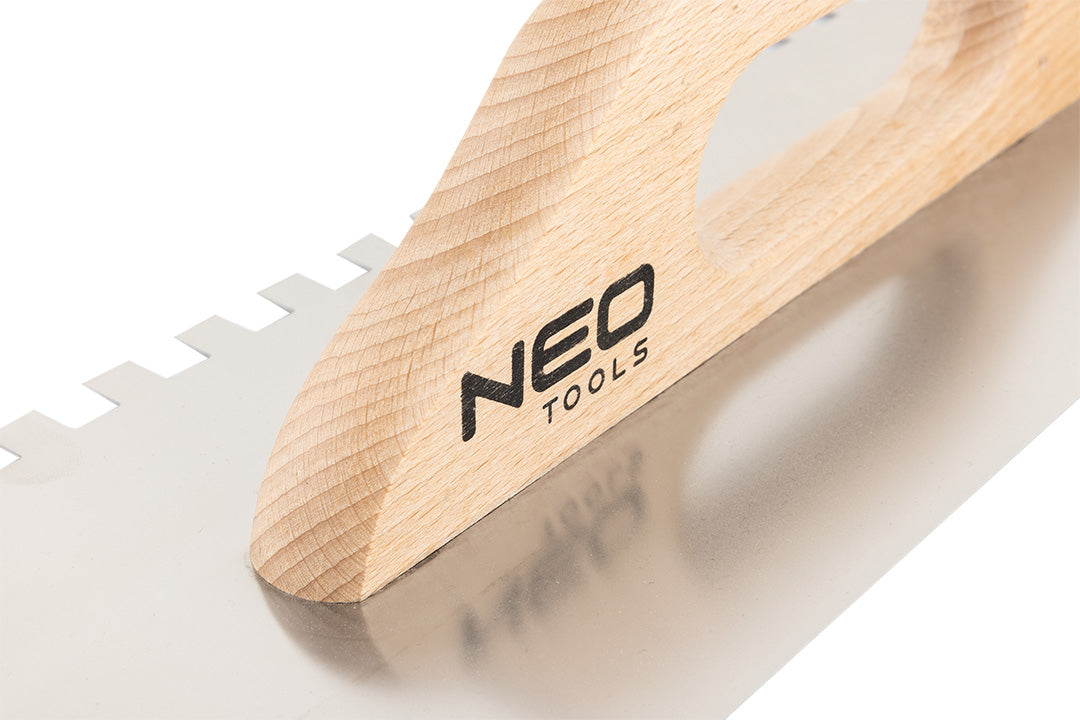 Hladidlo so zubami 380 x 128 mm, zub 10 x 10 x 10 mm, drevená rukoväť od NEO TOOLS nájdeš na naravis.sk