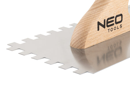 Hladidlo so zubami, 480 x 128 mm, zub 10 x 10 x 10 mm, drevená rukoväť od NEO TOOLS nájdeš na naravis.sk