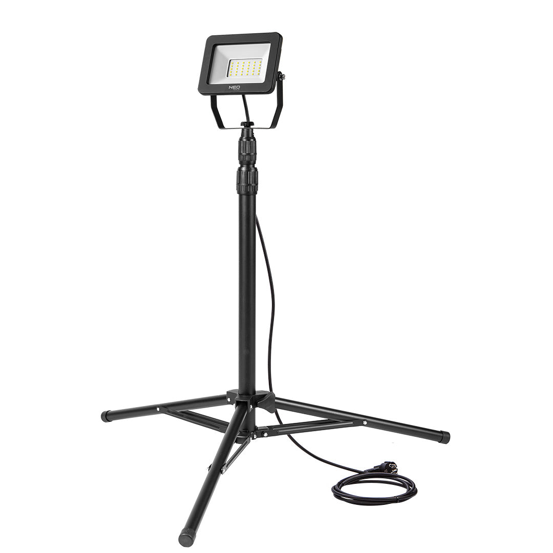 Reflektor jednoduchý 50W SMD LED 4250lm 230V na stojane 1,8m od NEO TOOLS nájdeš na naravis.sk