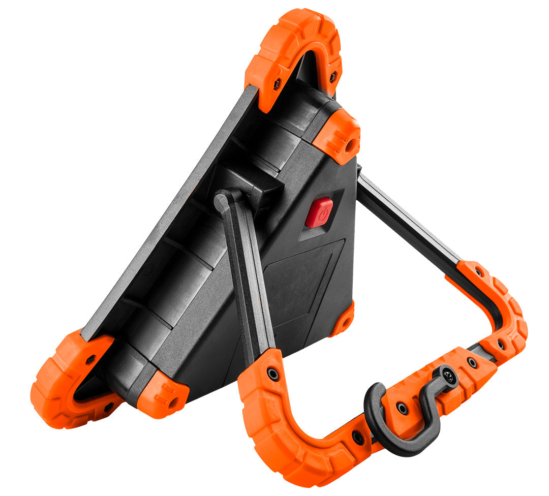 Akumulátorová lampa + výstražný trojuholník 2 v 1 od NEO TOOLS nájdeš na naravis.sk