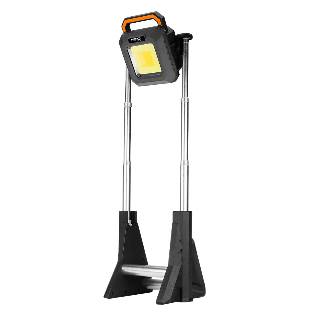 Teleskopický reflektor 3000 lm od NEO TOOLS nájdeš na naravis.sk